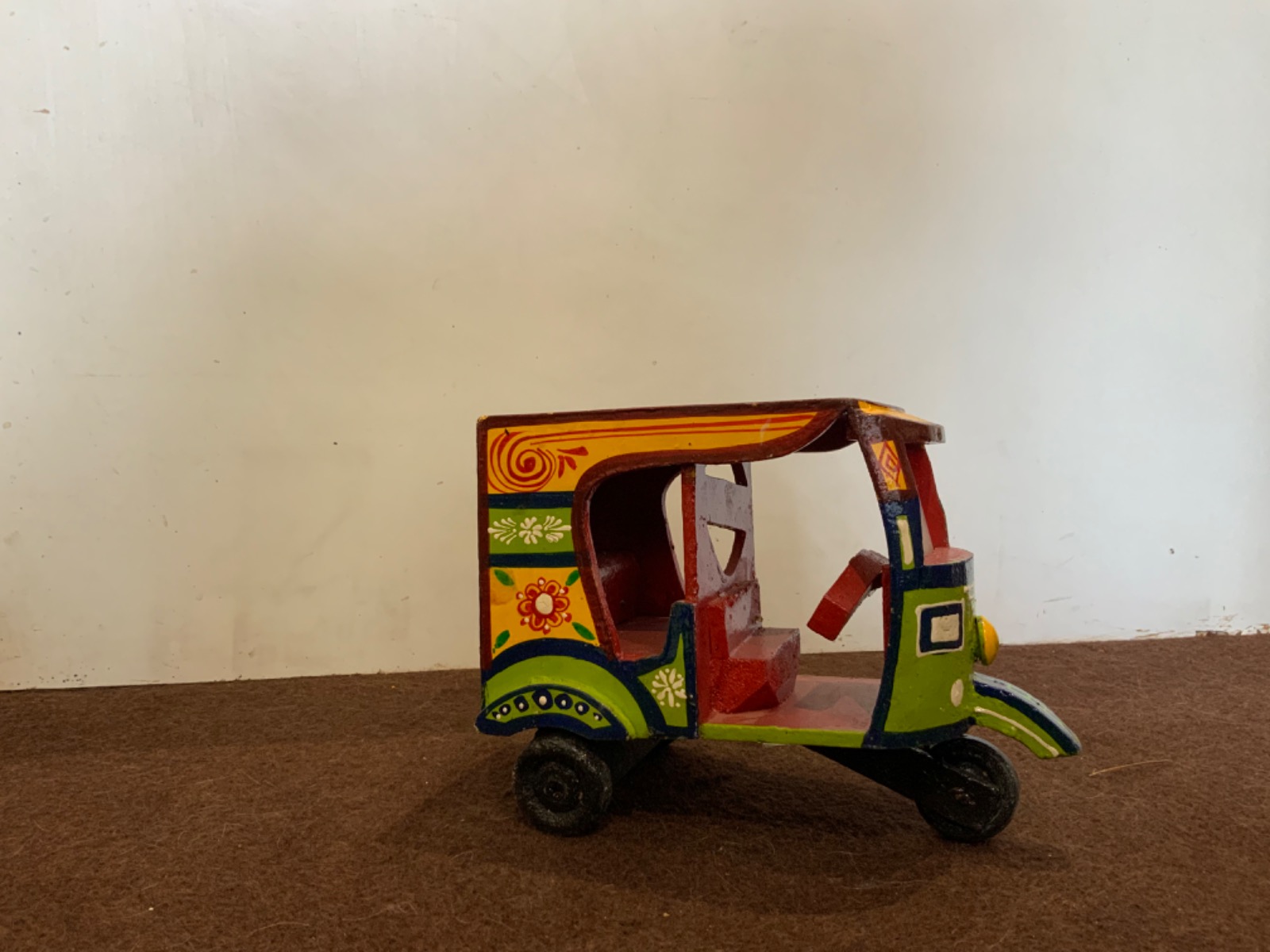 Auto rickshaw small size