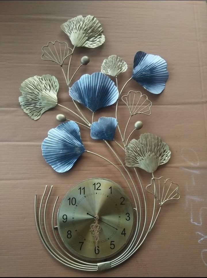 Vertical Decorative Petals Golden Antique Metal Wall Clock